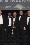Rugsėjo 2 d. Londone „The Motor Transport Awards 2021“ rinkimuose elektra varoma „Renault Trucks“ Z.E. gama pelnė apdovanojimą už technines inovacijas. Nuotraukoje (iš kairės į dešinę): apdovanojimų ir televizijos laidų vedėjas Aleksandras Armstrongas; „Renault Trucks UK“ pardavimo ir serviso direktorius Jamesas Charnockas; „Renault Trucks UK“ distribucinių ir komercinių automobilių direktorius Ellwyn Thompson; „Renault Trucks UK“ generalinis direktorius Carlos Rodrigues; „Renault Trucks UK“ svarbių versl