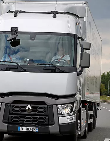 „RENAULT TRUCKS“ EKONOMIŠKIAUSIUS SUNKVEŽIMIŲ VAIRUOTOJUS SUKVIES Į LISABONĄ