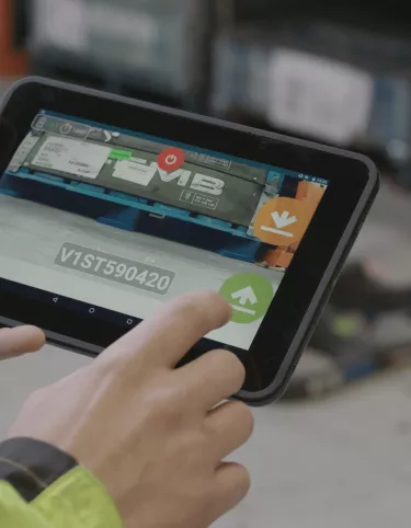 „RENAULT TRUCKS“ SANDĖLIO VALDYMUI IR FOTOGRAFAVIMUI NAUDOS DRONUS